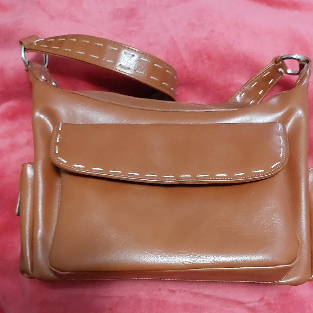 Elegant Tan Leather Shoulder Bag
